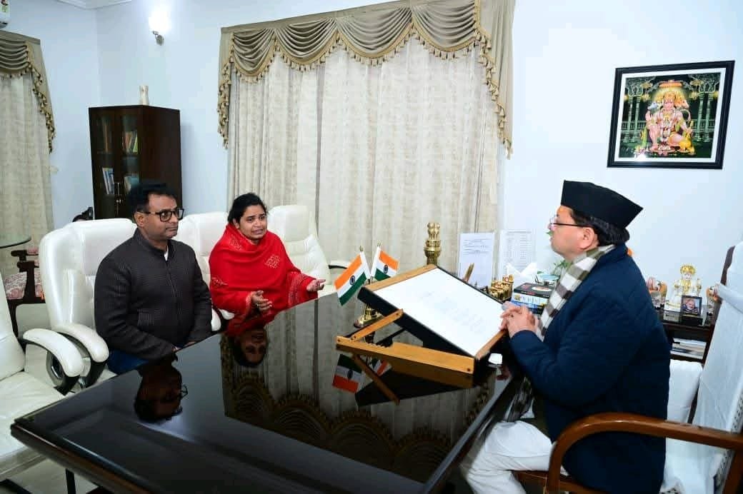 दिवंगत पत्रकार पंकज मिश्रा के परिजनों ने मुख्यमंत्री धामी से की मुलाकात