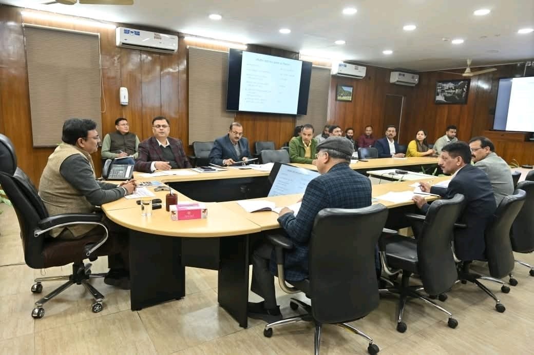 मुख्य सचिव आनन्द बर्द्धन ने सेवा का अधिकार के अंतर्गत सेवाओं की करी समीक्षा 