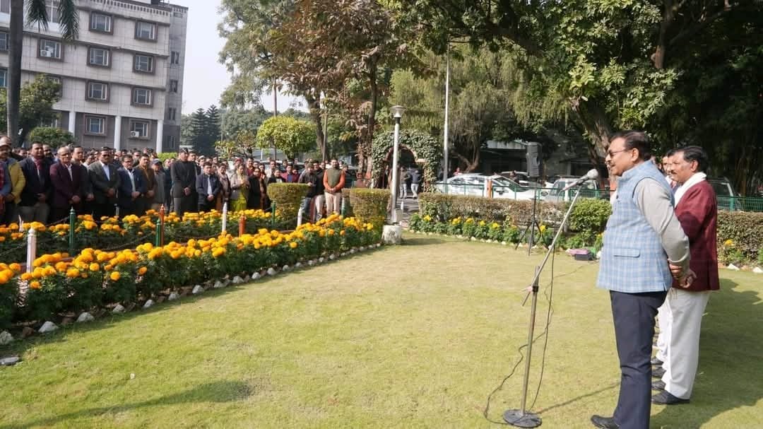 नववर्ष के शुभ अवसर पर मुख्य सचिव आनन्द बर्द्धन ने सभी प्रदेशवासियों को नववर्ष की दी शुभकामनाएं 
