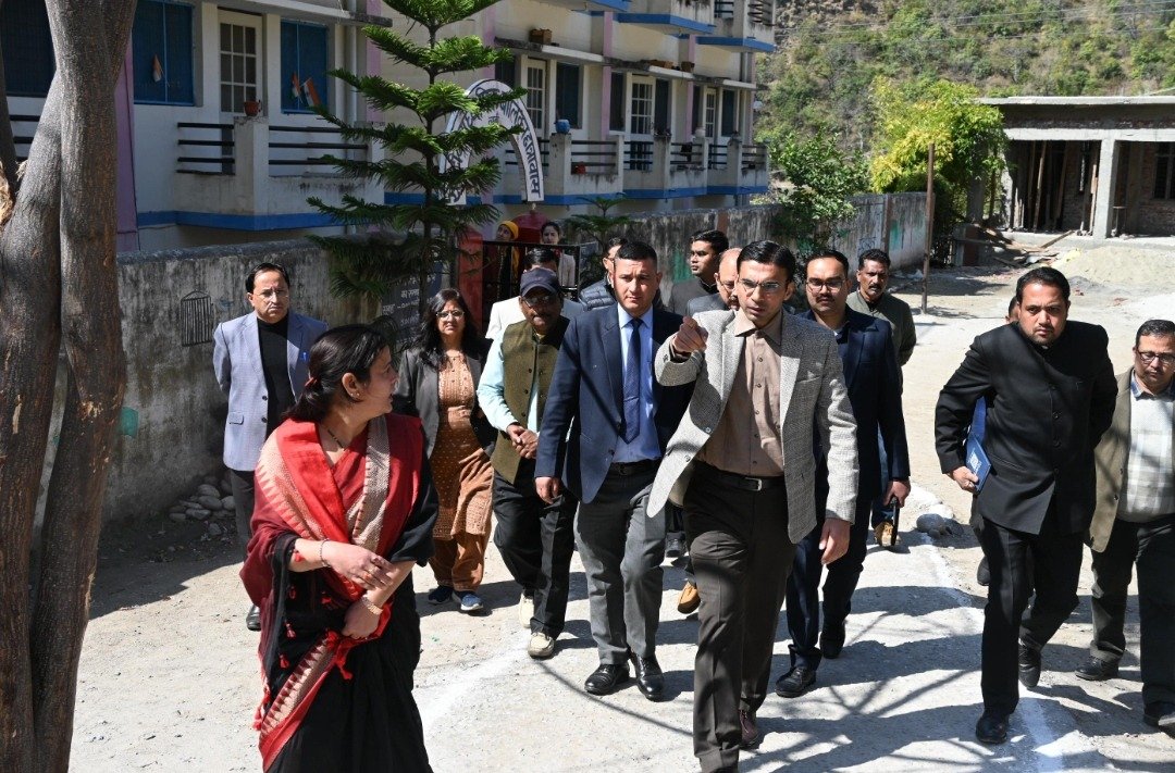 जिला प्रशासन के सतत प्रयासों से आधुनिकता की ओर अग्रसर जिले की शिक्षा व्यवस्था, केजीबीवी त्यूनी में खेल मैदान समतलीकरण को 10 लाख की मंजूरी