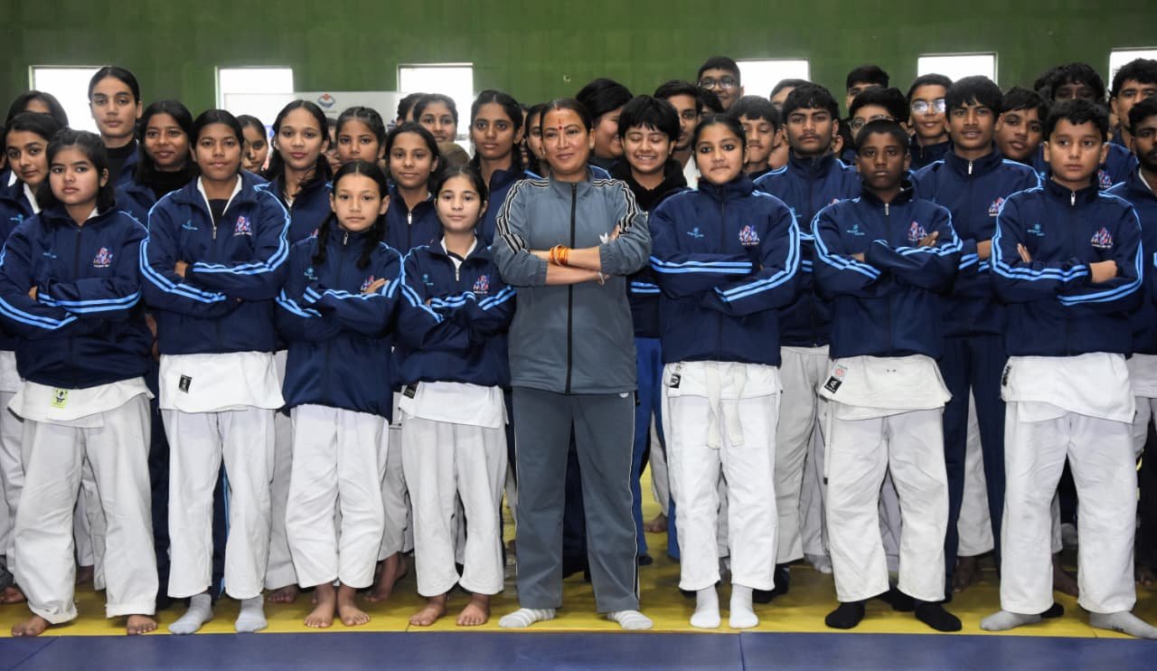 खेल मंत्री रेखा आर्या ने मुख्यमंत्री चैंपियंस ट्रॉफी में विजेताओं को प्रदान किए मेडल