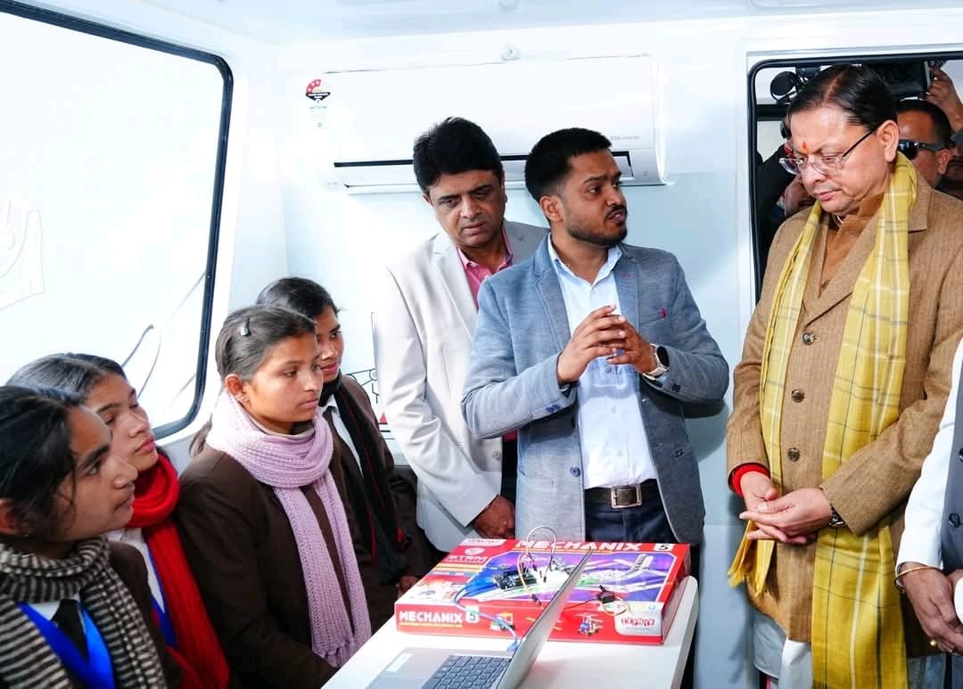 मुख्यमंत्री धामी ने Lab on Wheels (Infosys Springboard) का किया फ्लैग ऑफ, Virtual Mode से सीखने में सहायता करेगा प्रदान 