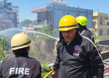 कुछ ही मिनटों में घरों तक पहुंच जाती आग… कोटद्वार में मचा हड़कंप, फायर टीम ने बचाई सैकड़ों जिंदगियां