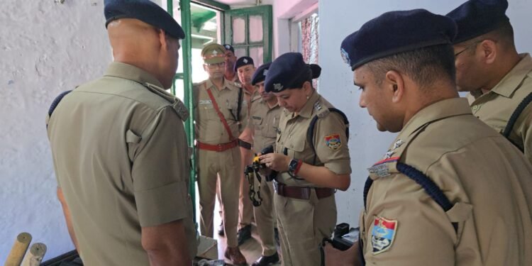 लैंसडाउन कोतवाली का अर्द्धवार्षिक निरीक्षण… व्यवस्थाओं को दुरुस्त रखने के निर्देश