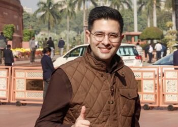 15 साल बाद AAP से अलग हुए राघव चड्ढा, कई सांसदों के साथ BJP जॉइन करने की तैयारी