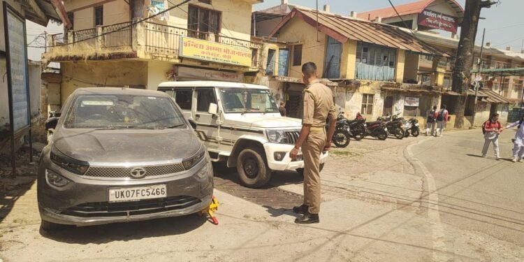 अव्यवस्थित पार्किंग पर प्रशासन सख्त, 35 वाहनों के चालान, एक वाहन सीज.
