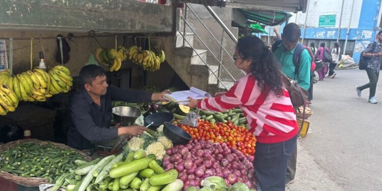 पौड़ी गढ़वाल में फल-सब्जियों पर सख्ती: रसायनों के खिलाफ जागरूकता और सैंपलिंग अभियान तेज