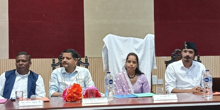 कल्जीखाल BDC मीटिंग: 15 दिन में शिकायतों का समाधान करने के निर्देश, विकास प्रस्तावों पर जोर