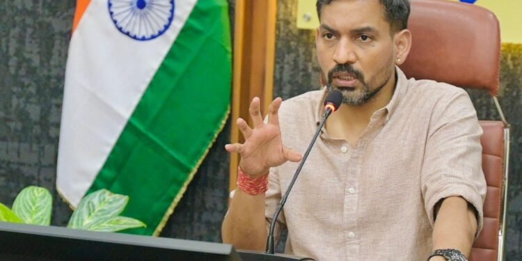 देहरादून: लाखों वोटर्स ने अब तक नहीं कराया सत्यापन, dm ने की गणना प्रपत्र जमा करने की आखिरी अपील