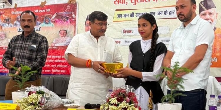 एकेश्वर जनसेवा शिविर में 123 लाभार्थियों को मिला सरकारी योजनाओं का लाभ… 51 शिकायतों का मौके पर निस्तारण
