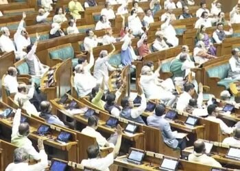 लोकसभा में पास हुआ एंटी-पेपर लीक बिल…राहुल गांधी के आरोपों पर जमकर हंगामा, बोले- अमित शाह ने दिया था लाठीचार्ज का आदेश