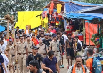 धूप, बारिश और 10 KM पैदल सफर…कांवड़ यात्रा की सुरक्षा पर खुद मैदान में उतरे SSP सर्वेश पंवार