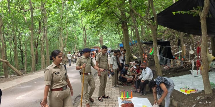 कांवड़ यात्रा मार्ग पर पुलिस का एक्शन. अतिक्रमण हटाया, रेहड़ी-ठेली वालों का सत्यापन शुरू