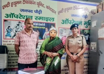 बेसहारा बुजुर्ग महिला का सहारा बनी पौड़ी पुलिस, सुरक्षित वृद्धाश्रम पहुंचाकर दिखाई इंसानियत