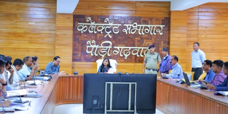 जनता मिलन में DM स्वाति भदौरिया का सख्त रुख, 23 शिकायतों पर त्वरित कार्रवाई के निर्देश
