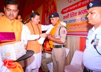 कांवड़ मेले में शानदार सेवा का मिला सम्मान. CM धामी ने हरिद्वार पुलिस के 5 जवानों को किया सम्मानित