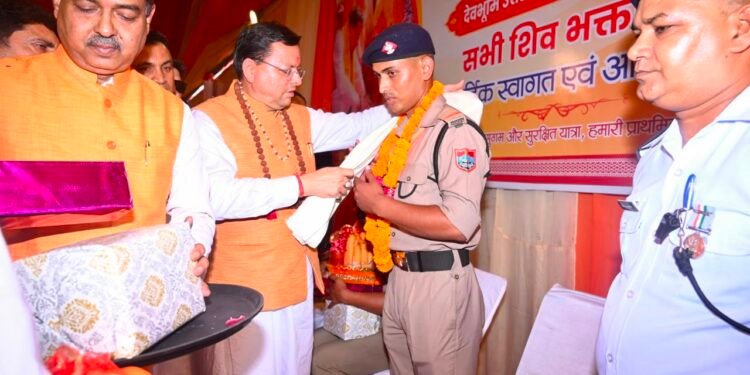 कांवड़ मेले में शानदार सेवा का मिला सम्मान. CM धामी ने हरिद्वार पुलिस के 5 जवानों को किया सम्मानित