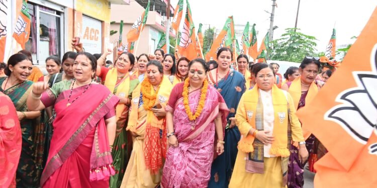 कोटद्वार में ‘लखपति दीदी’ सम्मेलन, ऋतु खण्डूडी बोलीं- आर्थिक रूप से आत्मनिर्भर होगी महिला तो मजबूत होगा पूरा समाज