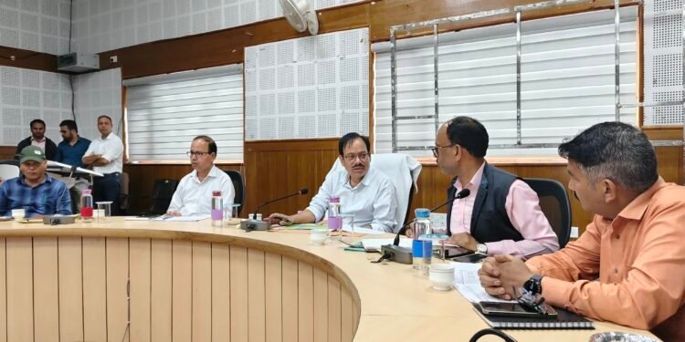 20 और 25 सूत्रीय कार्यक्रमों की समीक्षा, डी श्रेणी के 8 मामलों में सुधार; अब सिर्फ 3 मदें बाकी