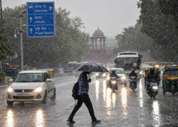 30 अगस्त को मौसम का बड़ा अलर्ट! दिल्ली-UP समेत 26 राज्यों में बारिश-आंधी का खतरा, 90 KM/H तक चल सकती है तेज हवा