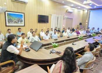 पंत के आदर्शों से सीख लेकर ईमानदारी से निभाएं जनसेवा का दायित्व: डीएम आशीष चौहान