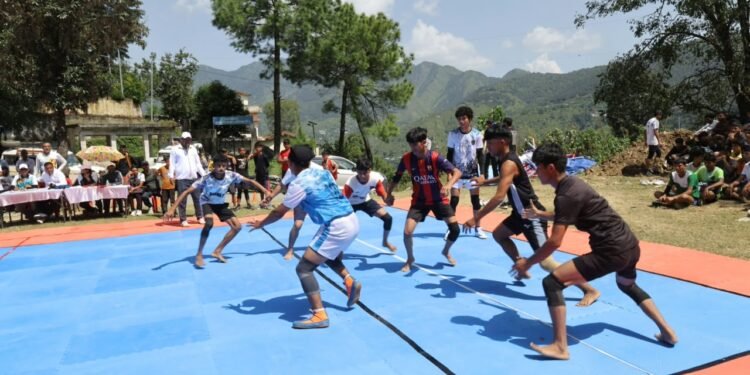 चौबट्टाखाल में विधायक चैंपियनशिप ट्रॉफी का आगाज, 31 न्याय पंचायतों के खिलाड़ी दिखाएंगे दमखम