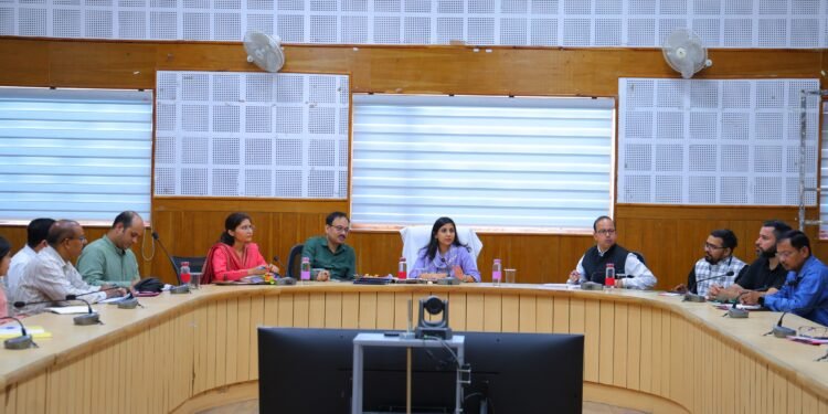 पौड़ी में घेरबाड़ नीति के प्रभावी क्रियान्वयन पर जोर, खेती-किसानी को बढ़ावा देने के साथ किसानों को मिलेगी बाजार तक पहुंच