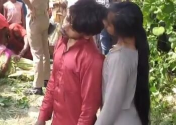 संभल में पेड़ से लटके मिले नाबालिग प्रेमी-प्रेमिका, परिवारों ने लगाया हत्या का आरोप; पोस्टमार्टम रिपोर्ट का इंतजार