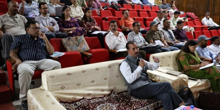 जनगणना 2027: पौड़ी में कार्मिकों को दिया गया प्रशिक्षण, 16 नवंबर से 30 नवंबर तक होगी स्वगणना