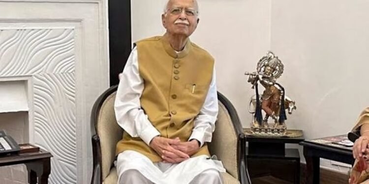 दिल्ली SIR: लालकृष्ण आडवाणी, मनीष सिसोदिया समेत कई बड़े नामों को नोटिस, वोटर लिस्ट में मिलीं ‘विसंगतियां’