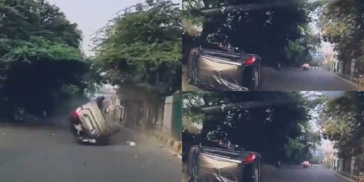 दिल्ली में ओवरटेक करने की कोशिश पड़ी भारी, तेज रफ्तार Wagon-R डिवाइडर से टकराकर पलटी; युवक कार से बाहर निकला