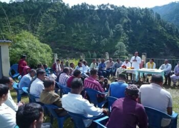 पाबौ के चिपलघाट में ‘सेवा संकल्प’ शिविर, ग्रामीणों को मिली योजनाओं की जानकारी; महिलाओं को बांटी गईं महालक्ष्मी और पोषण किट