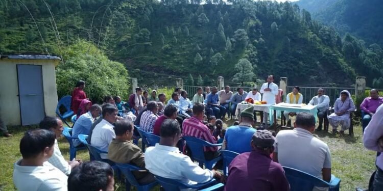 पाबौ के चिपलघाट में ‘सेवा संकल्प’ शिविर, ग्रामीणों को मिली योजनाओं की जानकारी; महिलाओं को बांटी गईं महालक्ष्मी और पोषण किट