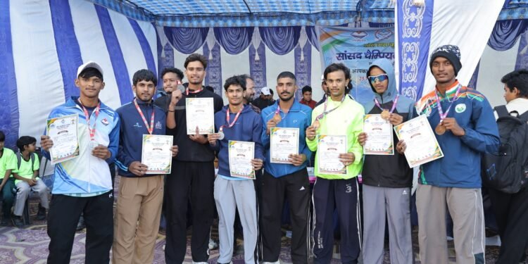 सांसद चैंपियनशिप ट्रॉफी में खिलाड़ियों ने दिखाया दमखम, अंडर-14 और अंडर-19 में जीते पदक