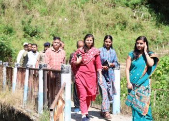 पौड़ी की DM स्वाति भदौरिया का ल्वाली से घीड़ी तक दौरा, विकास कार्यों का लिया जायजा; शहीद पार्क को मिलेगी मंजूरी