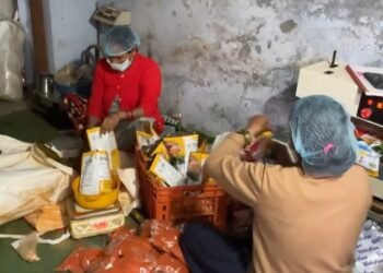26 साल बाद गांव लौटे संजीव, ‘मांजी मसाले’ से खड़ा किया रोजगार का कारोबार; 8 लोगों को दिया काम