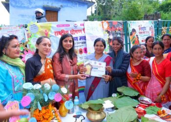 पोषण माह के समापन पर बच्चों की मनमोहक प्रस्तुतियों ने बांधा समां, आंगनबाड़ी कार्यकर्त्रियां हुईं सम्मानित