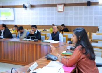 पौड़ी में 5 करोड़ से अधिक की योजनाओं की समीक्षा, जिलाधिकारी ने समयबद्ध और गुणवत्तापूर्ण कार्य के दिए निर्देश