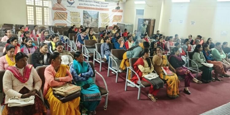 पौड़ी में महिला किसान दिवस पर 82 प्रगतिशील महिला कृषक सम्मानित, खेती के अनुभव किए साझा