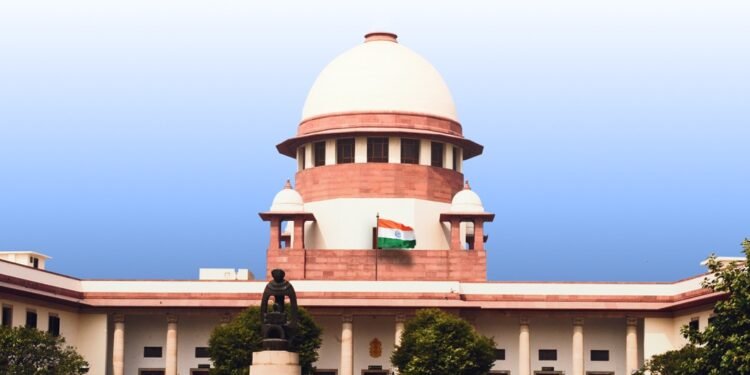 दिल्ली हाईकोर्ट के गेट पर धरना देंगे सुप्रीम कोर्ट के जज! फुटपाथ पर सुनवाई के दौरान सख्त टिप्पणी