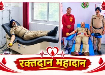 पौड़ी पुलिस की मानवता: कांस्टेबल परमजीत सिंह ने जरूरतमंद महिला को दिया खून, इंस्पेक्टर प्रदीप नेगी ने 24वीं बार किया रक्तदान
