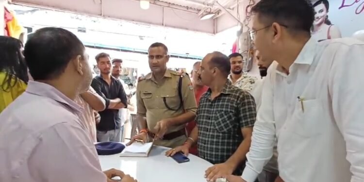 कोटद्वार में मोहम्मद दीपक पर दुकानदार को धमकी देने का आरोप, गाली-गलौज के बाद थाने पहुंचा मामला